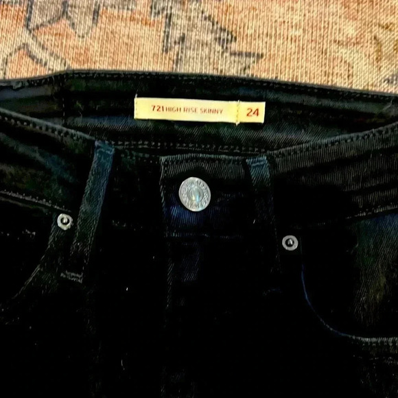 Levi’s Women Skinny Jeans Black Size 24 - NWOT - Picture 2 of 2